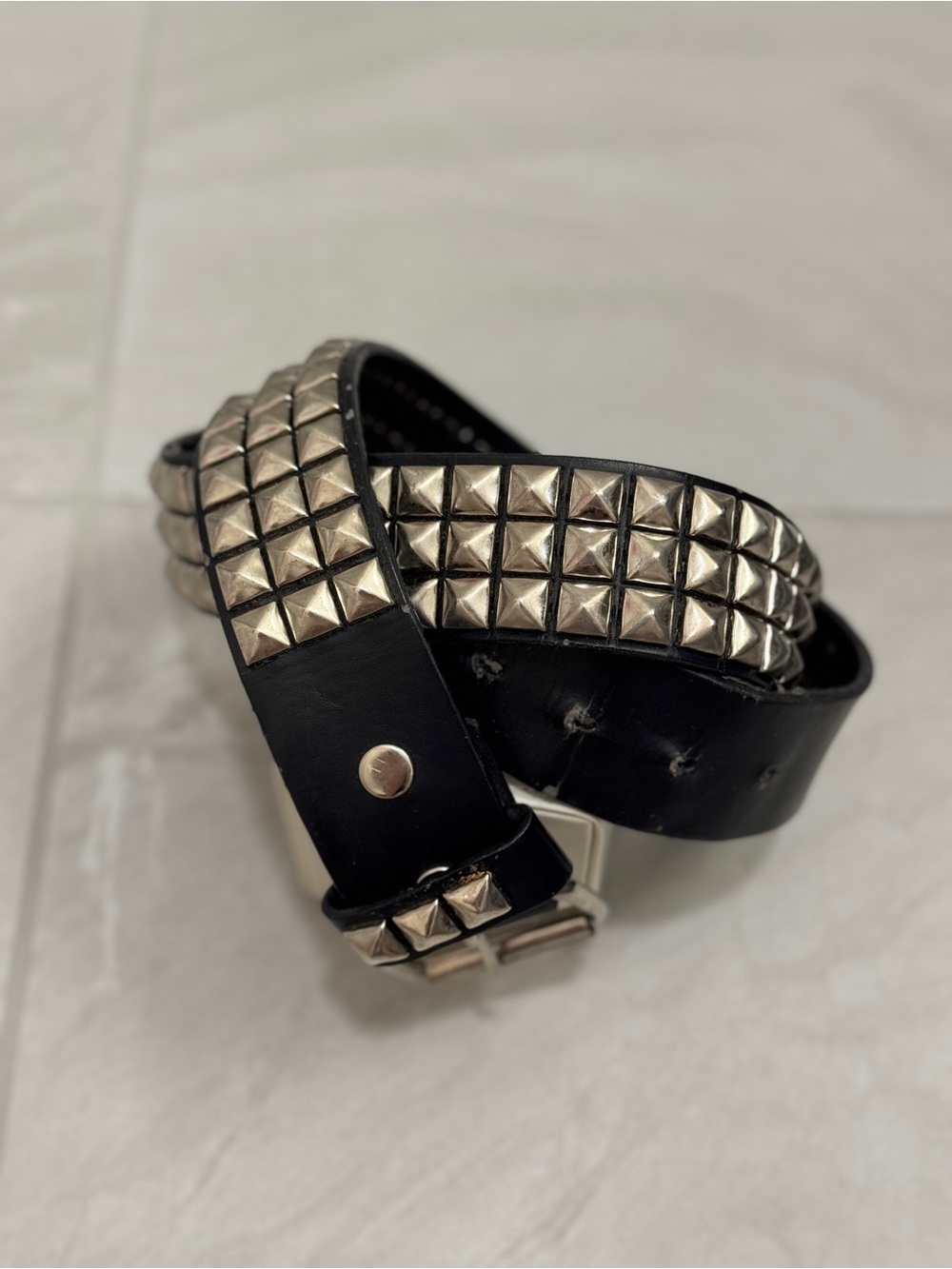 Hot Topic Black Belt with Silver Pyramid Studs 90s indie punk style